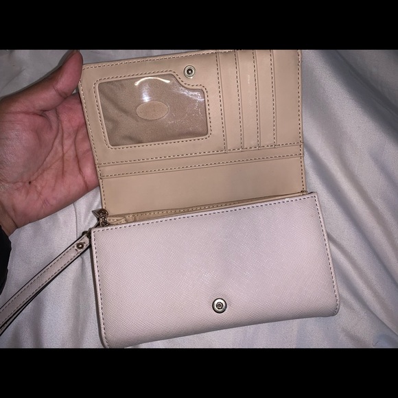 Guess Wallet - Picture 3 of 6